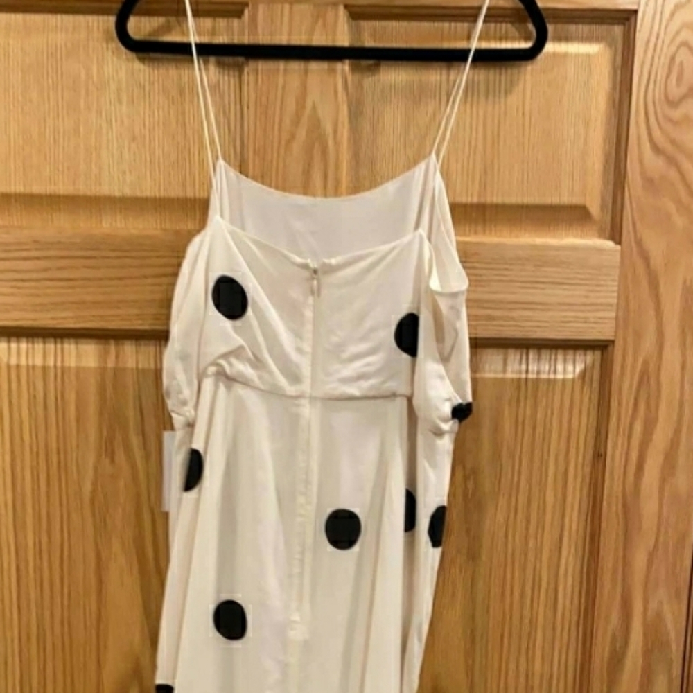 Dereh Crepe
Pleating at front
Polka-dot print - Picture 7 of 13
